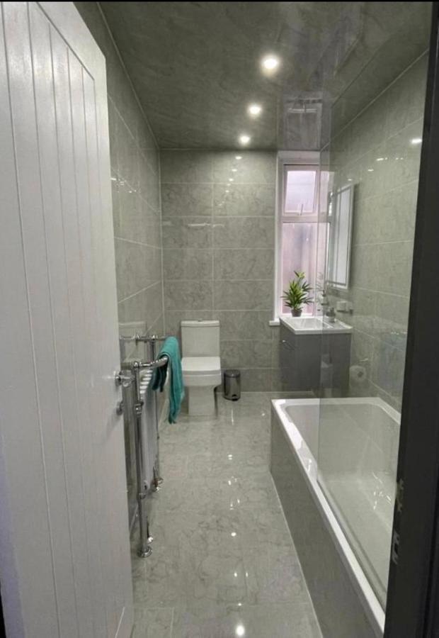 Entire 5 Star Luxury Whalley House Wifi Tv Luxury بيرنلي المظهر الخارجي الصورة