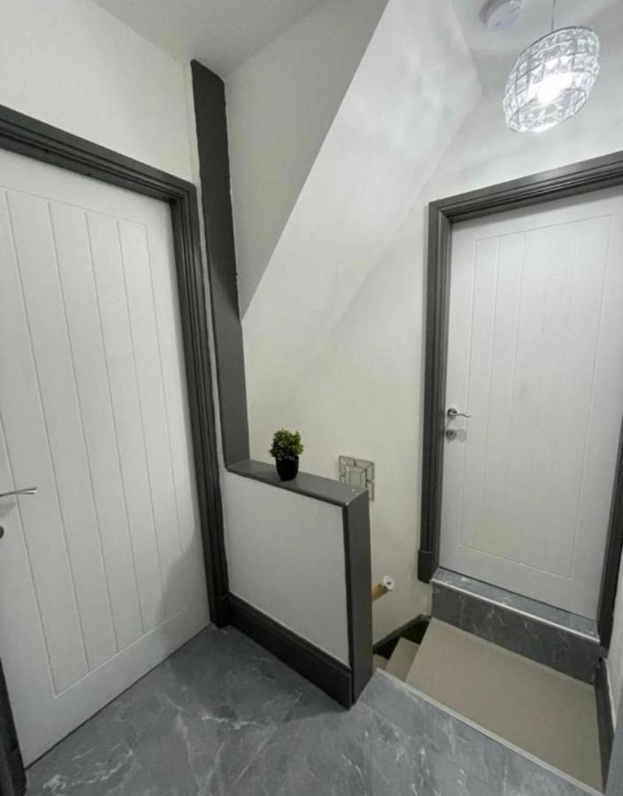 Entire 5 Star Luxury Whalley House Wifi Tv Luxury بيرنلي المظهر الخارجي الصورة